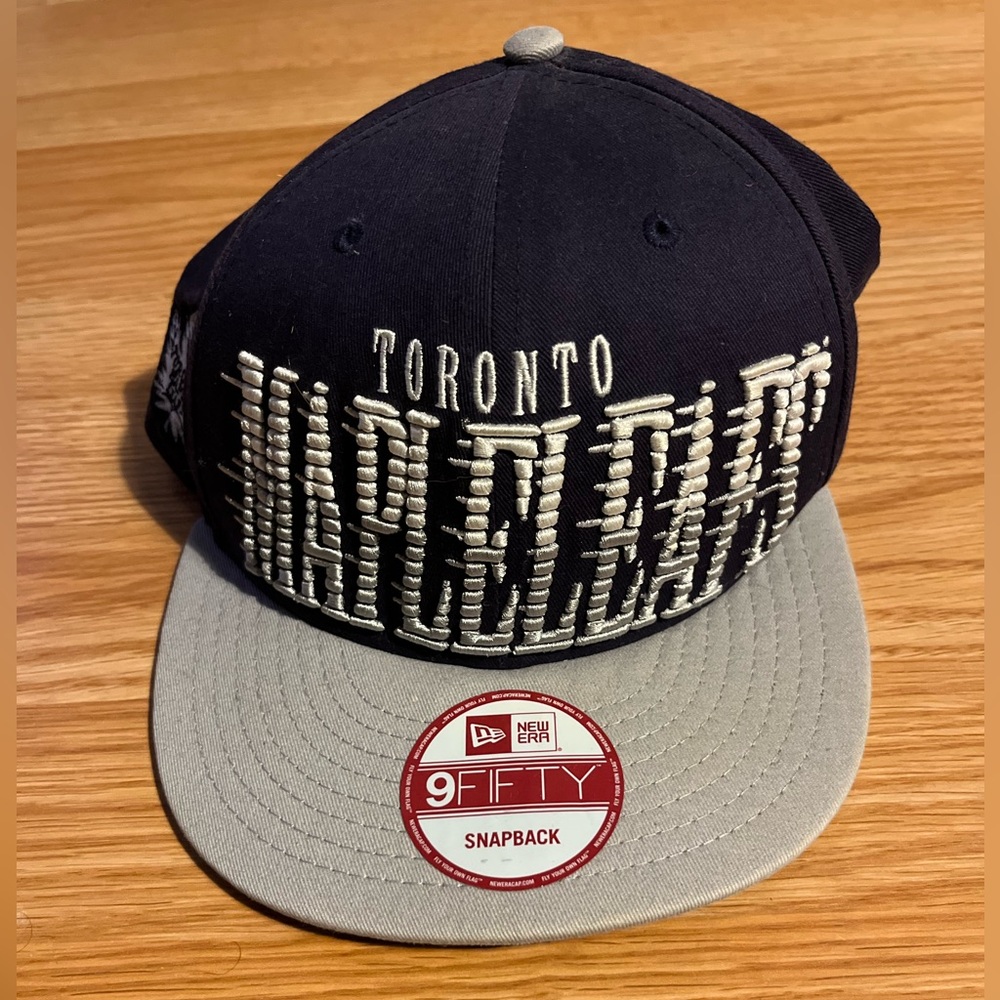 New Era 9FIFTY Vintage Retro Toronto Maple Leafs Snapback Hat